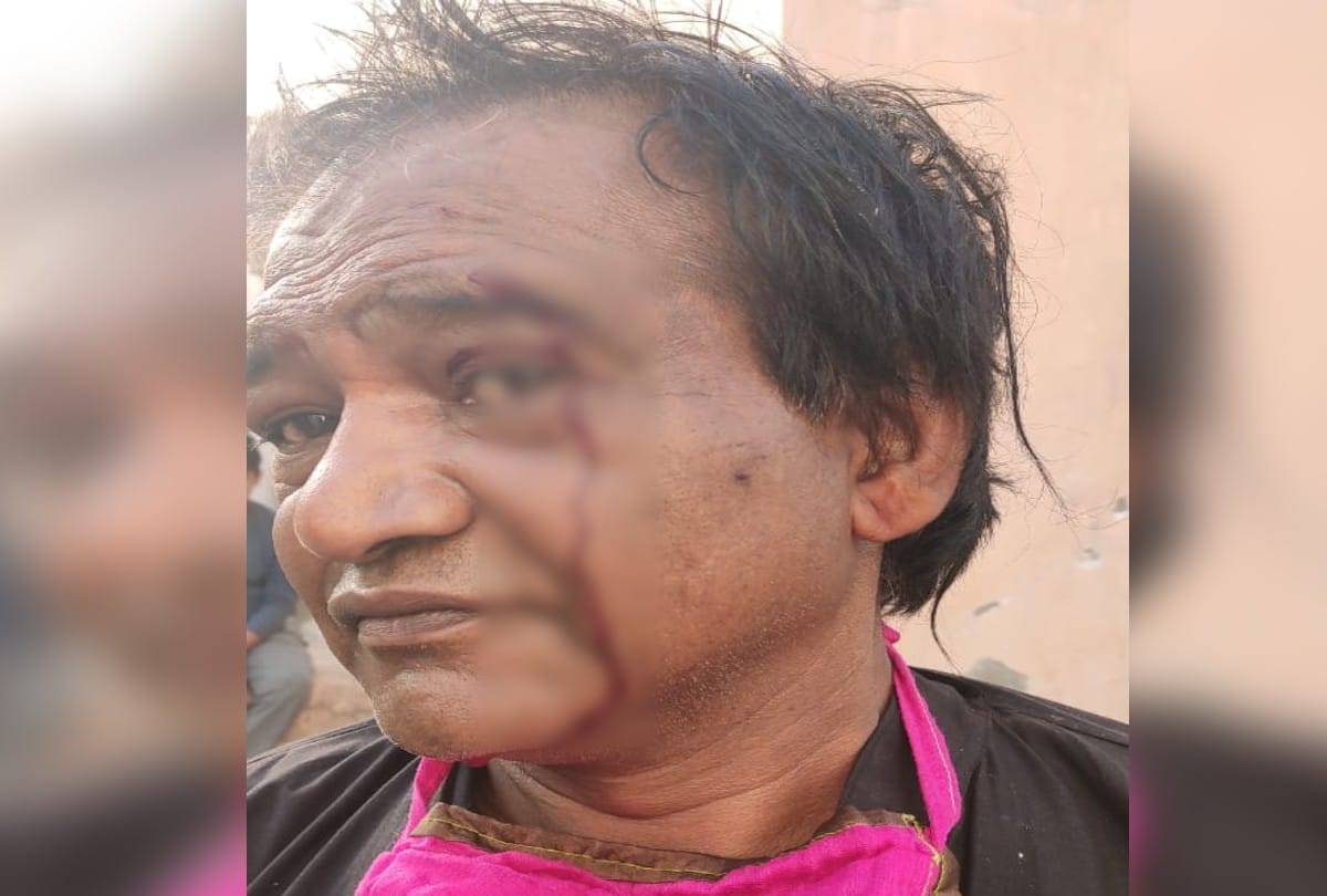 Police beat up a retired army personnel in agra