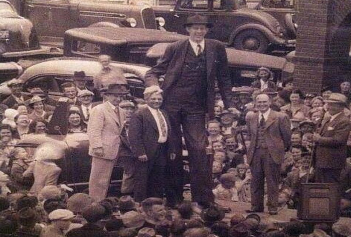The Tallest Man in History Robert Wadlow also known as Alton Giant and Giant of Illinois