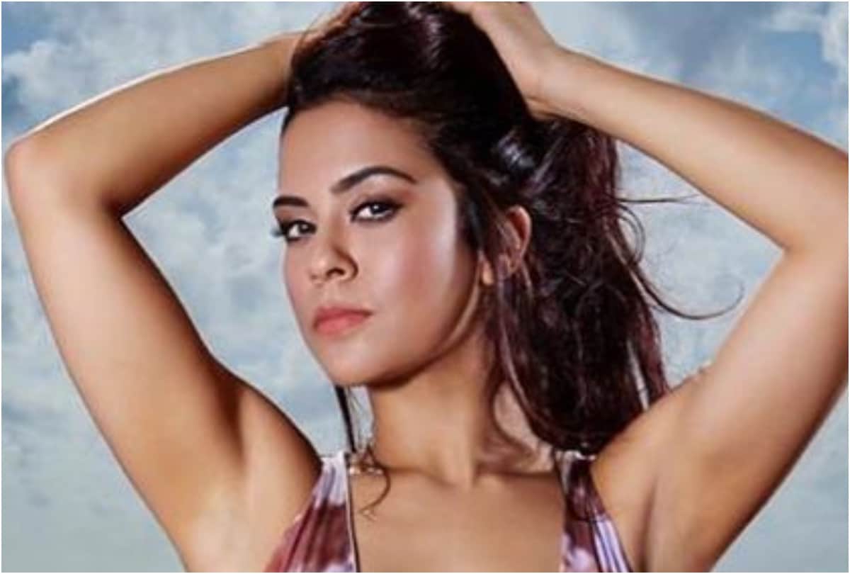 shahrukh khan onscreen daughter sana saeed look glamorous