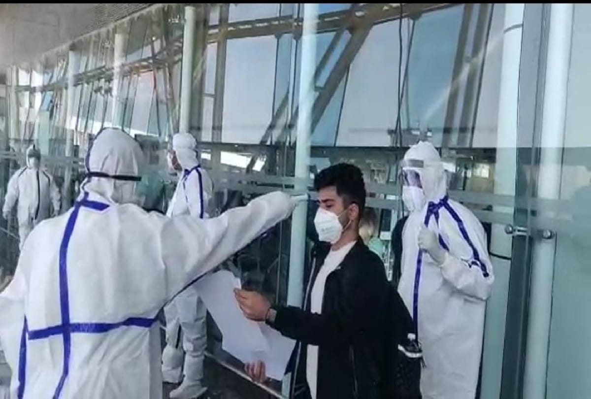 Vande Bharat Mission: Indians stranded in other countries due to lockdown are being brought back to India by special flights, 93 passengers reached Indore from London
