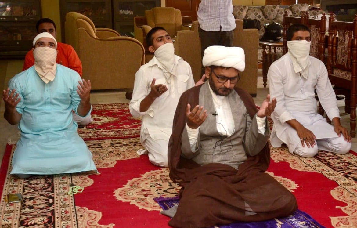 Money Eid from Aqeedat, pray for prosperity in the country