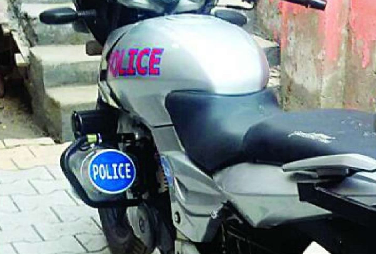 Now patrollng in delhi on two bikes simultaneously