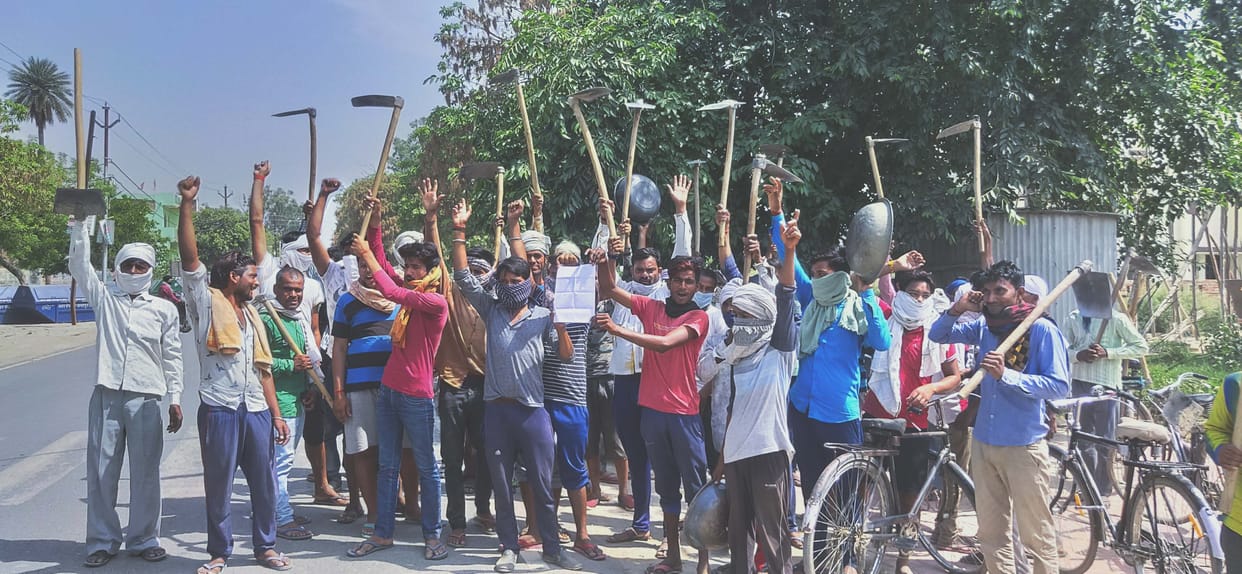 MNREGA workers demonstrated at Tehsil Gate