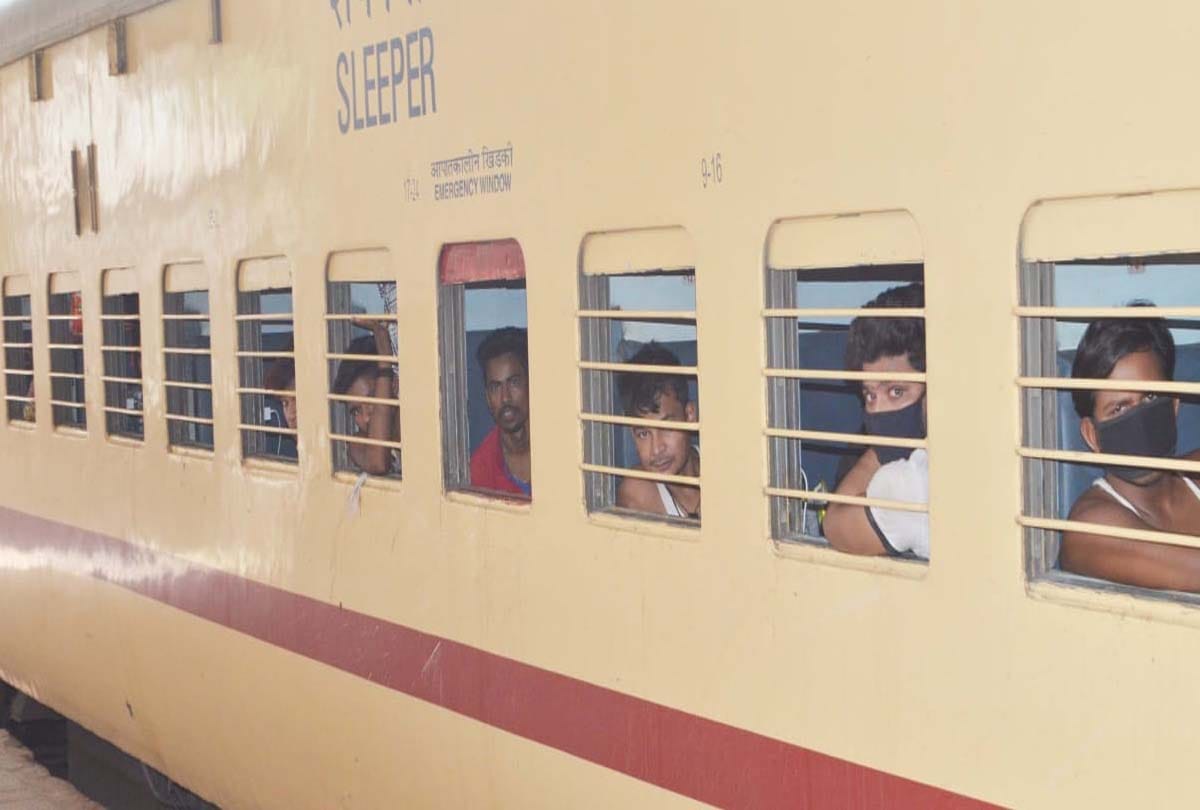 Workers of Shramik Special train reached kanpur central station from Ahmedabad, problem reported