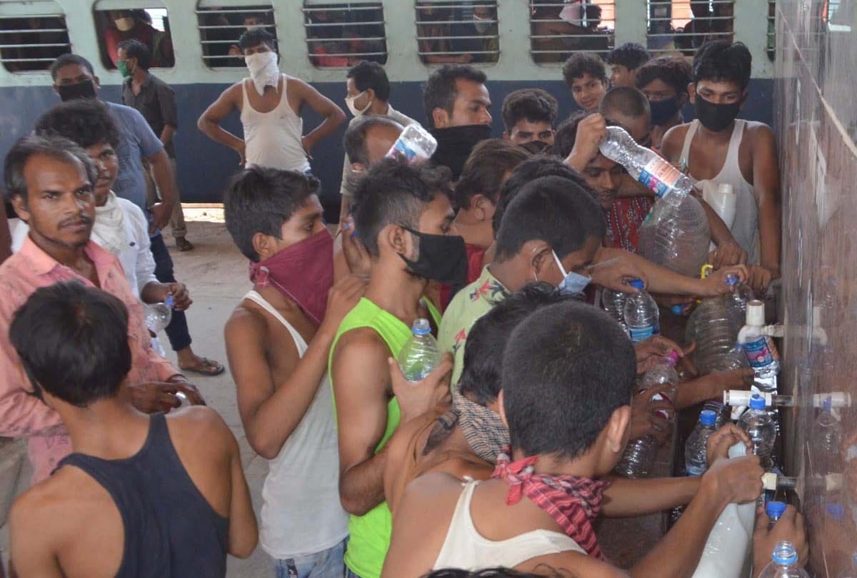 Workers of Shramik Special train reached kanpur central station from Ahmedabad, problem reported