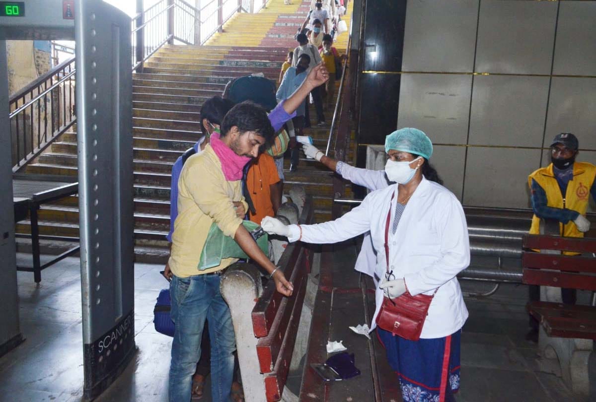 Workers of Shramik Special train reached kanpur central station from Ahmedabad, problem reported