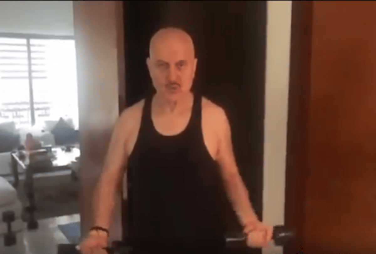 Anupam Kher angry on Congress leader Shashi Tharoor over Pandit Sarpanch Ajay Pandita death
