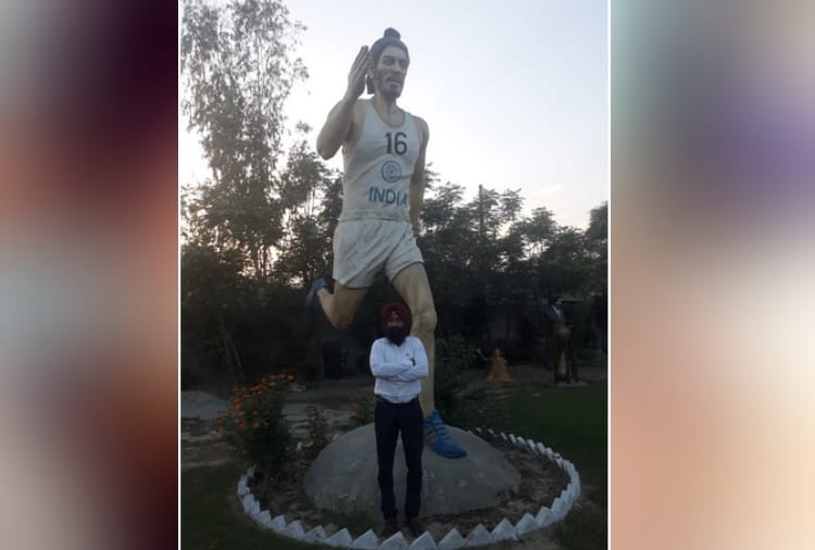 Hockey Legend Balbir Singh Senior Statue in Desh Bhagat Park Moga