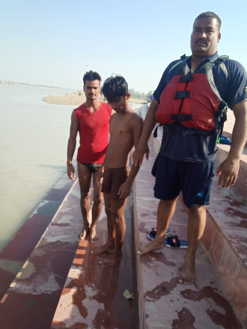 Water police and PRD jawan saved young man's life