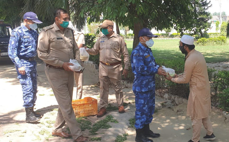Eid celebrated celebrating the distribution of fruits in old age homes and quarantine centers