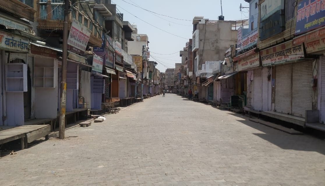 Hathras: Shops closed due to weekly shutdown, no open market