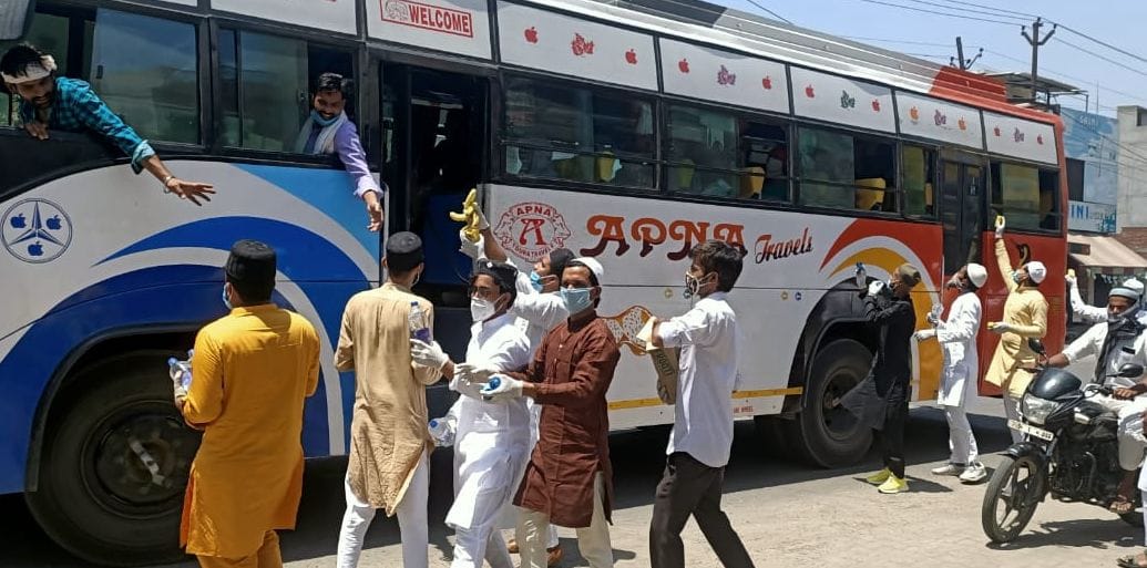 Youth gave fruits and biscuits to migrant workers on Eid