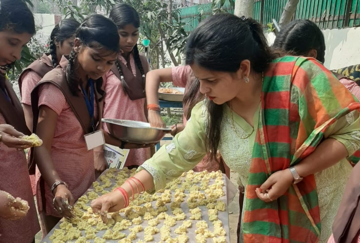 Girls will make self dependent from vocational training in Kasturba Gandhi Girls School gorakhpur
