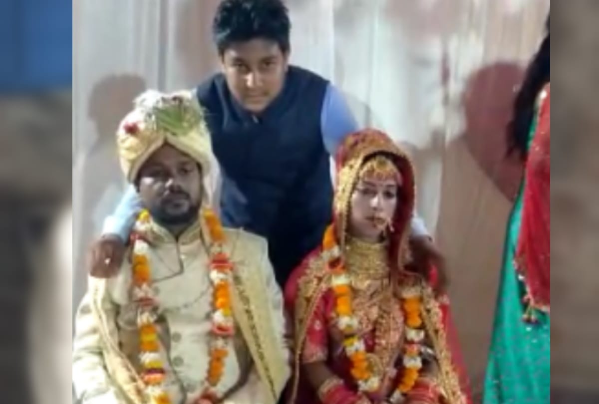 bride reached groom house with family for wedding during lockdown