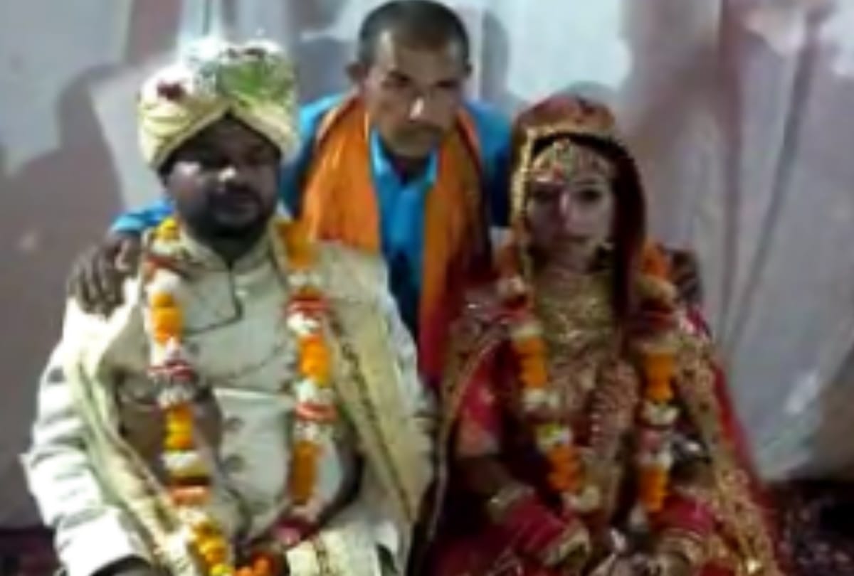 bride reached groom house with family for wedding during lockdown