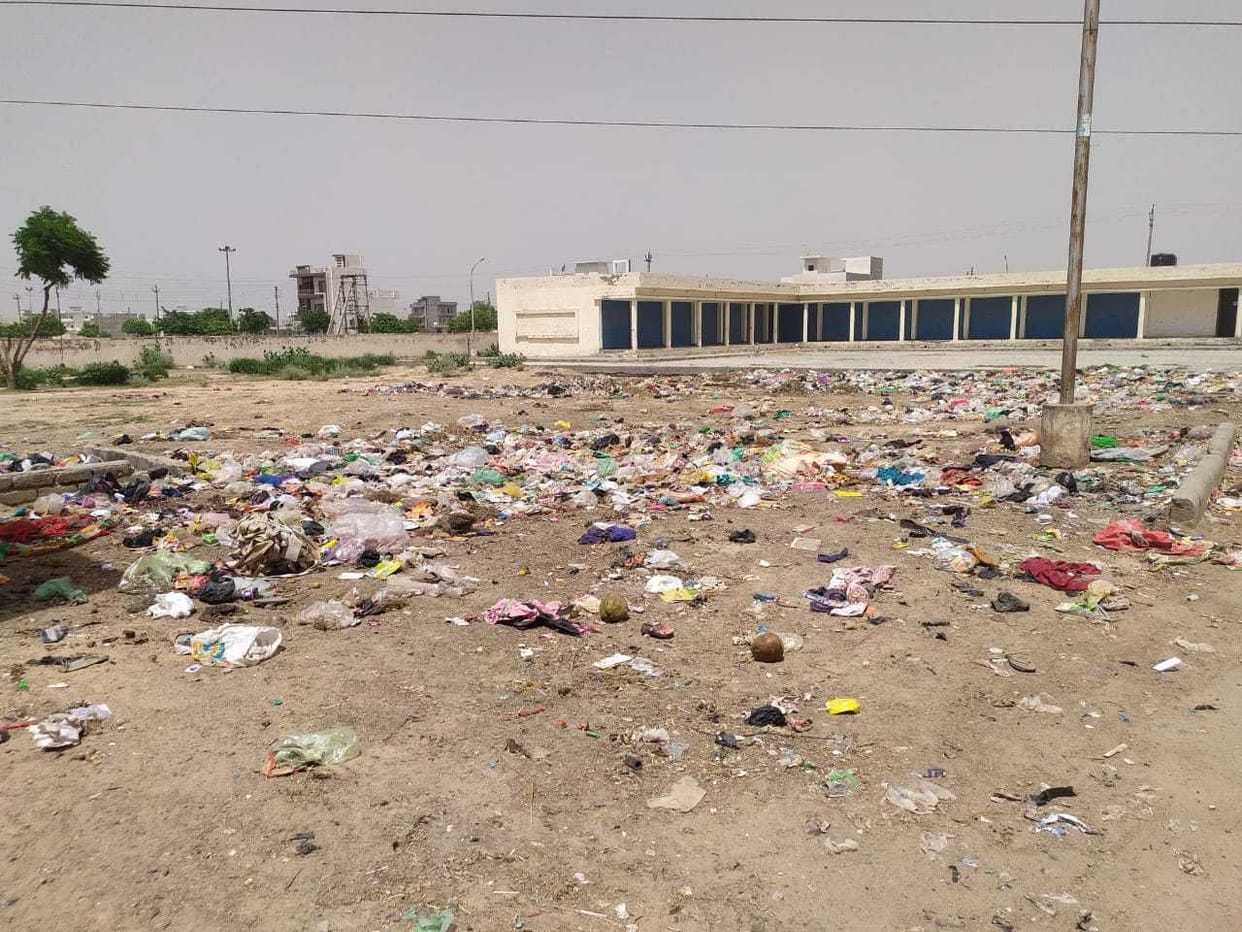 dirt spread in housing board colony