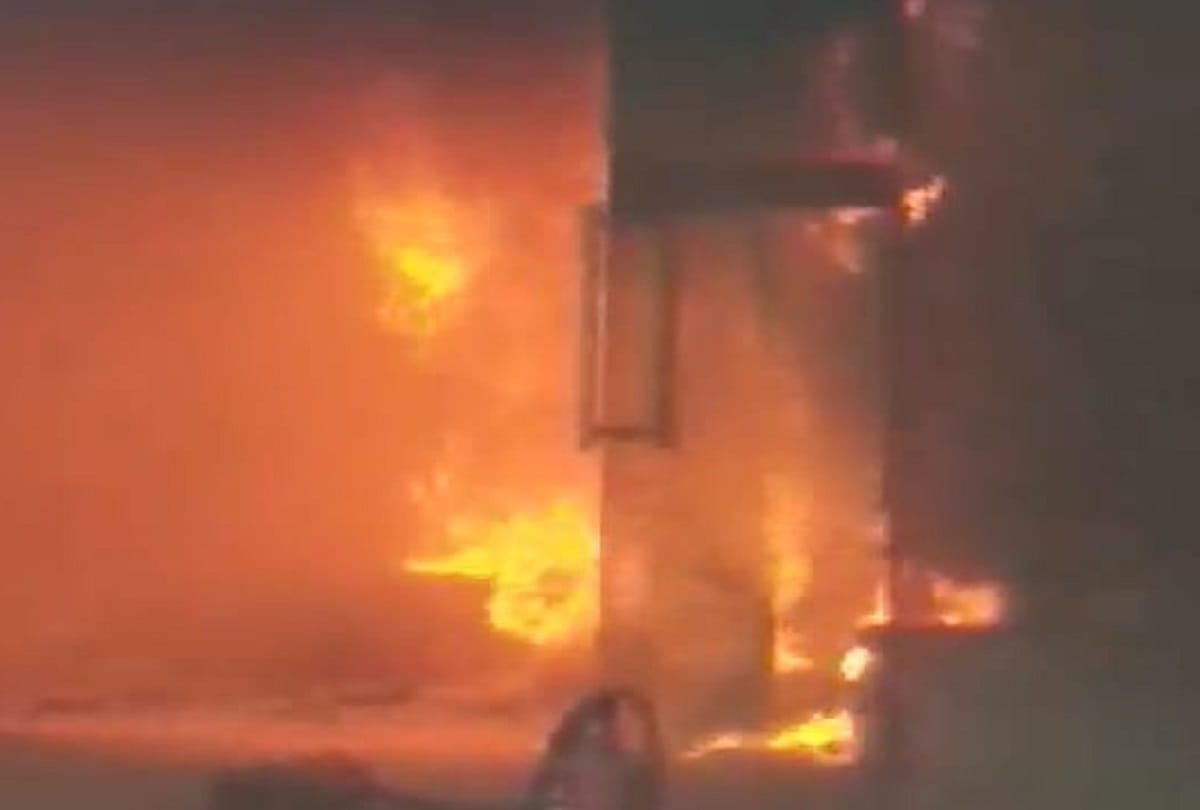 Uttarakhand: Fire Broke Out in Gaushala in Almora and House in chakrata, two animals Died
