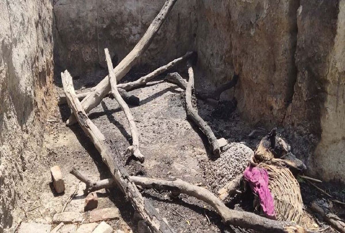 Fire In Hut Two Year Innocent Girl Burn alive