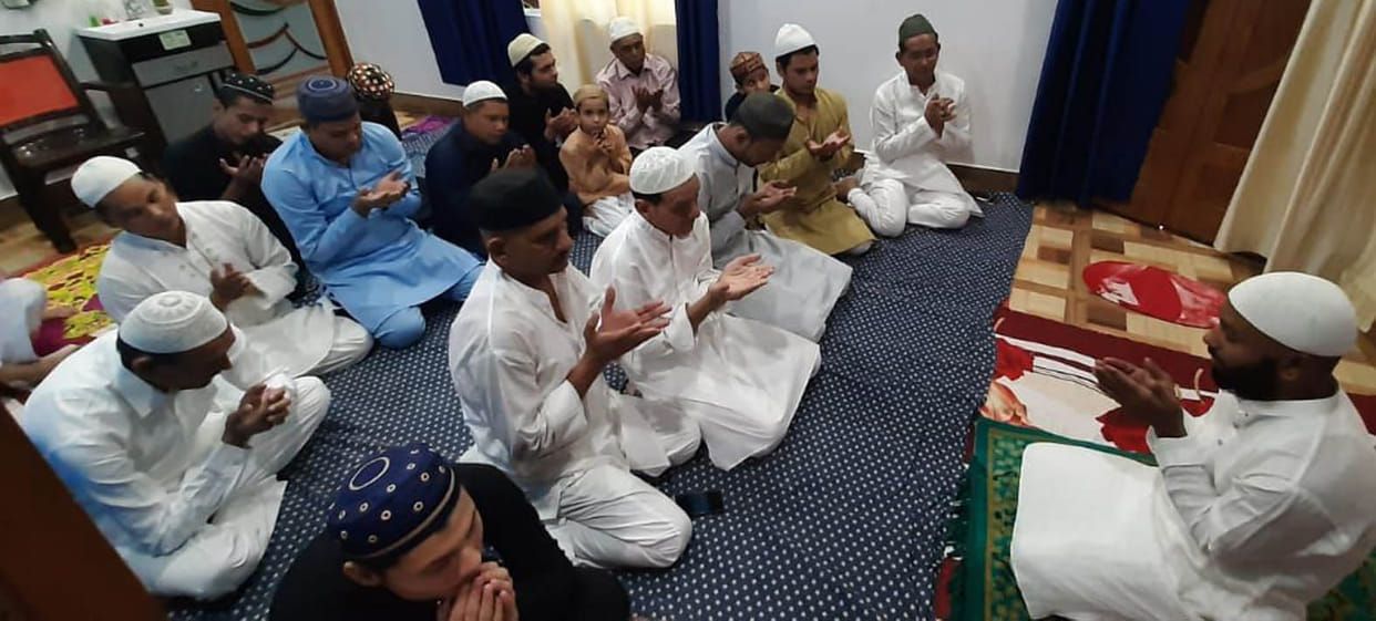 Worshiped by offering prayers in homes, Happy Eid from far away