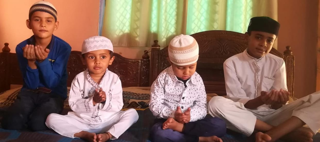 eid prayer perfomed at home with simplicity