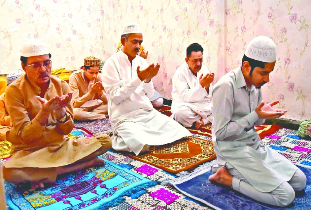 People in Delhi performed Eid prayers in homes