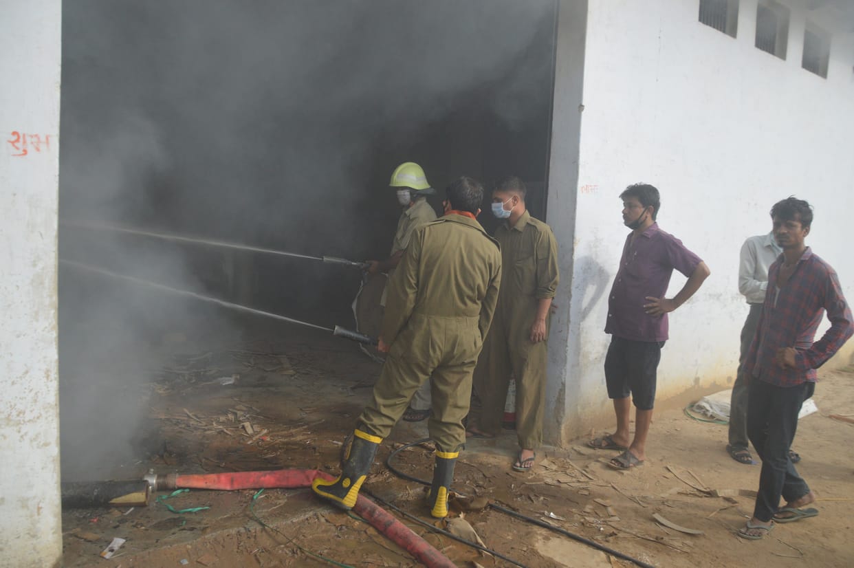 Hathras: Fire in cardboard factory by short circuit