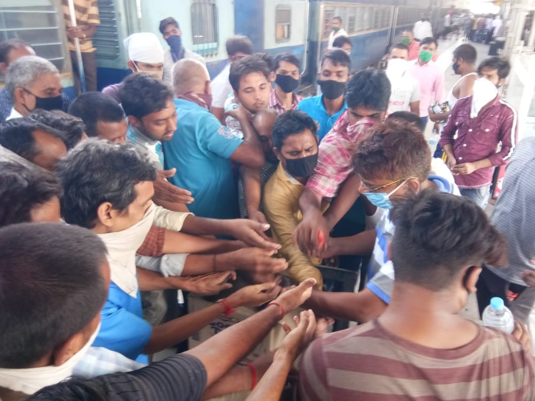 Trains came late, crowds started to get lunch packets