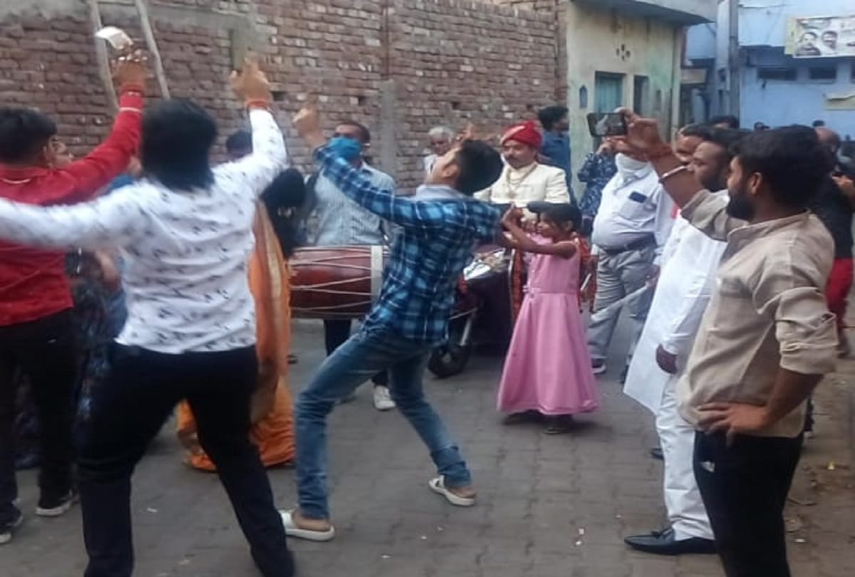 case registered against couple celebrating 25th marriage anniversary during lockdown in aligarh