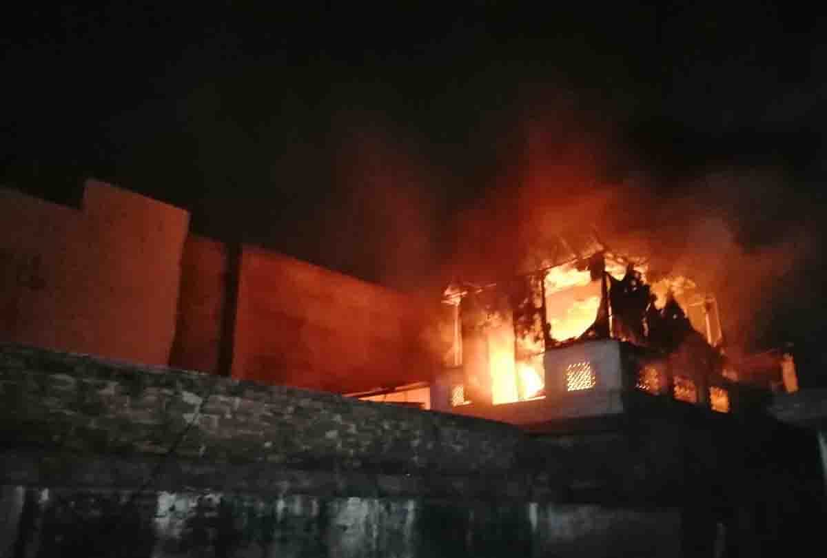3 story building burnt for 6 hours