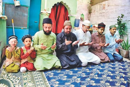 Pratapgarh: distance from mosque and Idgah, Eid prayers performed in homes
