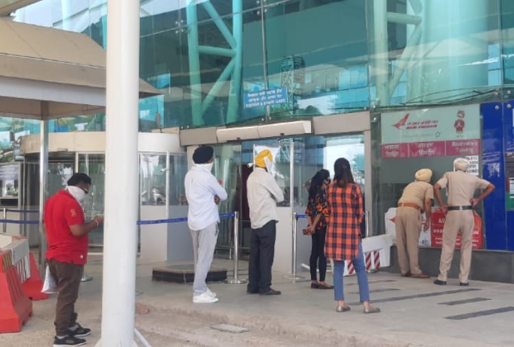 all flights cencelled from amritsar to mumbai till 1st june
