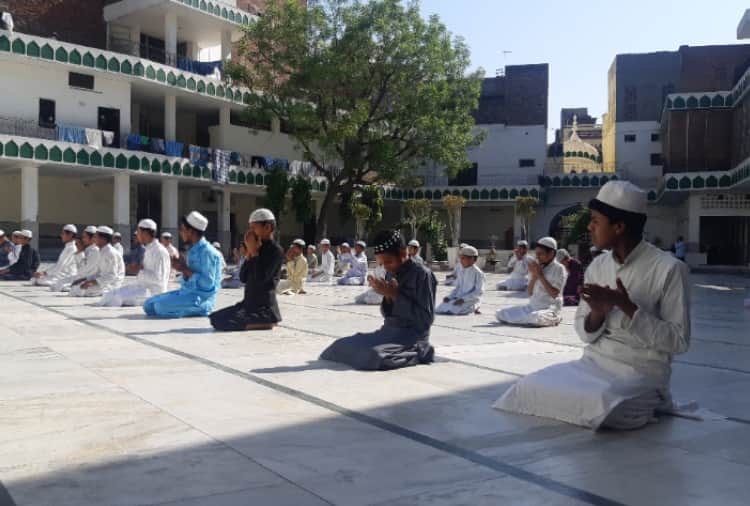Eid Celebrated With Simplicity and Take Care Of Social Distancing in Punjab