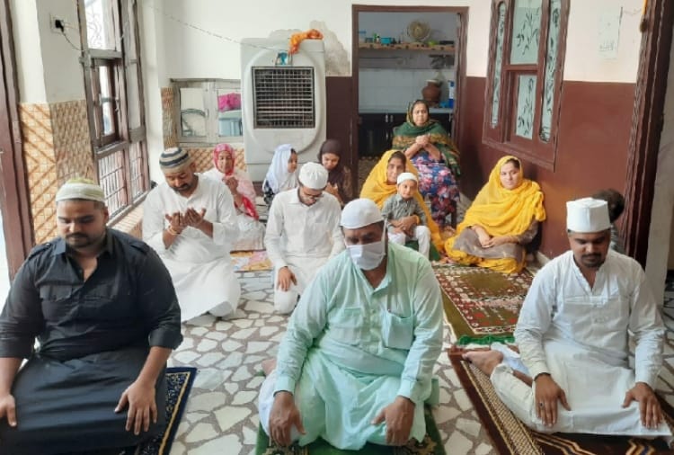 Eid Celebrated With Simplicity and Take Care Of Social Distancing in Punjab