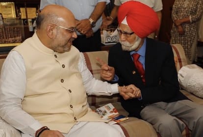 PM Narendra Modi pays rich tribute to hockey legend Balbir Singh Senior