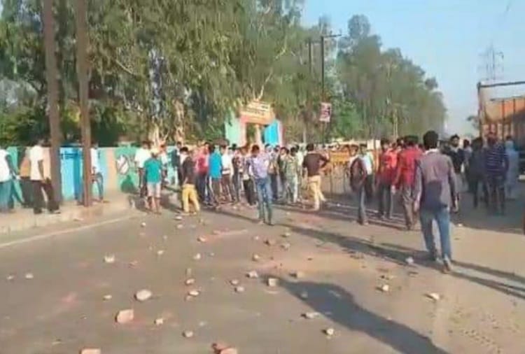 Stone Pelting by Migrant Workers, Police Lathicharge in Mandi Gobindgarh