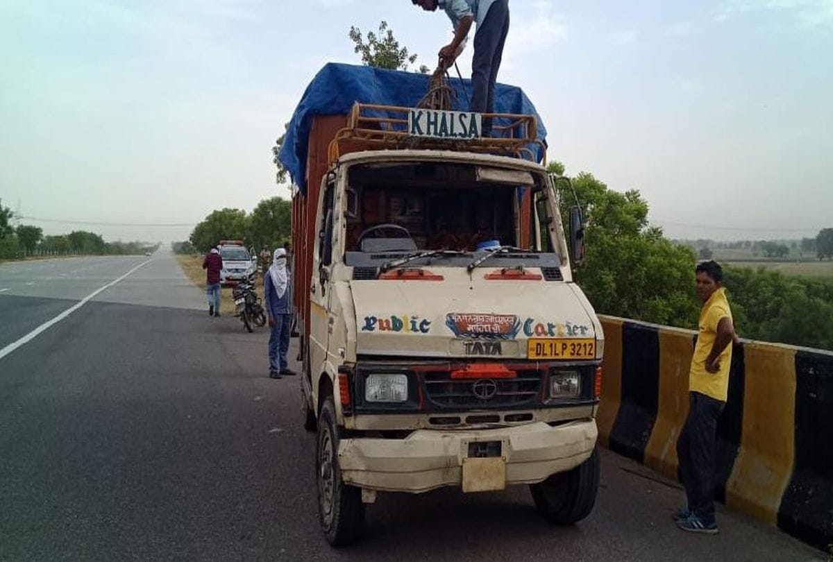 Tata 407 Accident At Yamuna Express Way Five Injured