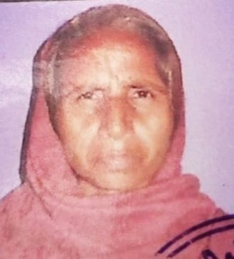 lodar kee takkar se mahila kee maut, daamaad kee haalat naajuk