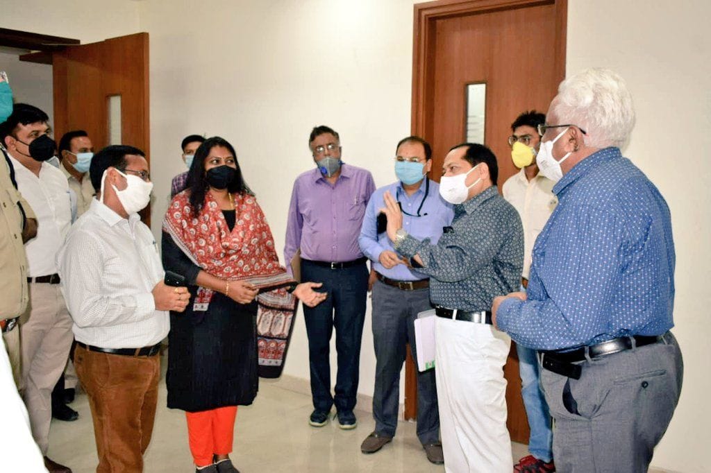 Mandalayukta and DIG inspected medical college
