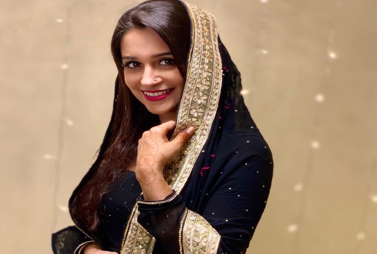 Dipika Kakar Neha Saxena Akanksha Puri Hina Khan and Nandini Singh these tv actress was Air Hostess