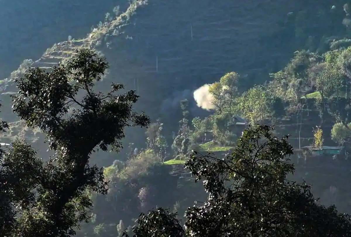ceasefire violation by pakistan Farmers reaping crop at night to Fearing shelling