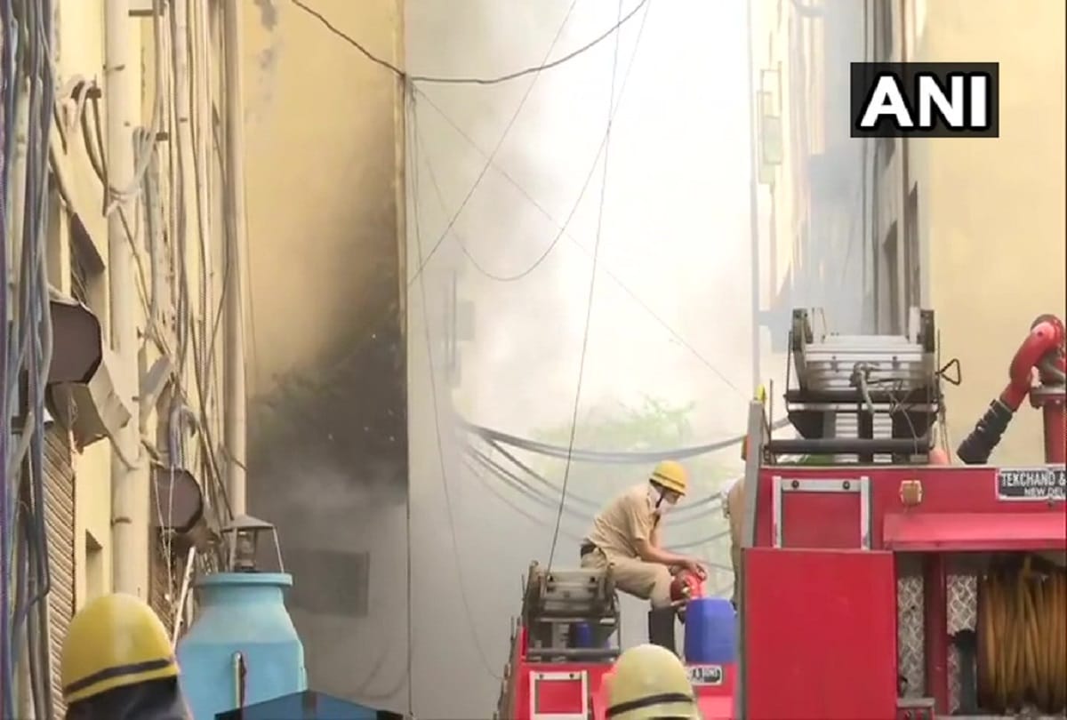 delhi keshavpuram fire catches in footwear manufacturing factory dozens of fire tenders at spot all updates