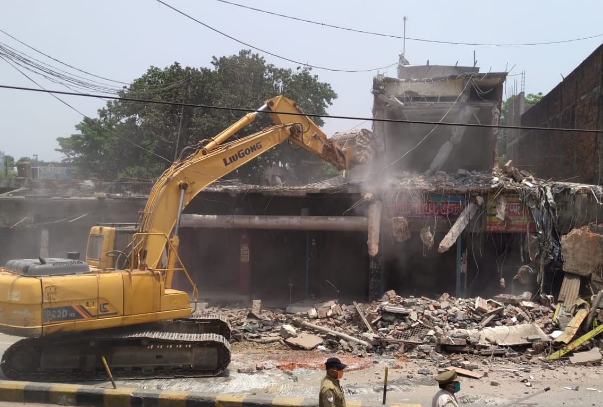 Mohammadpur-Jungle Kauria Fourlane Construction work interrupted due to Electricity Corporation gorakhpur