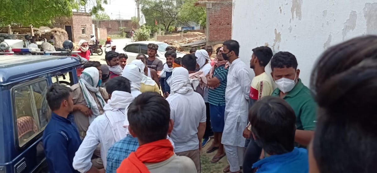 Gun shot firing in varanasi woman  narrowly escaped