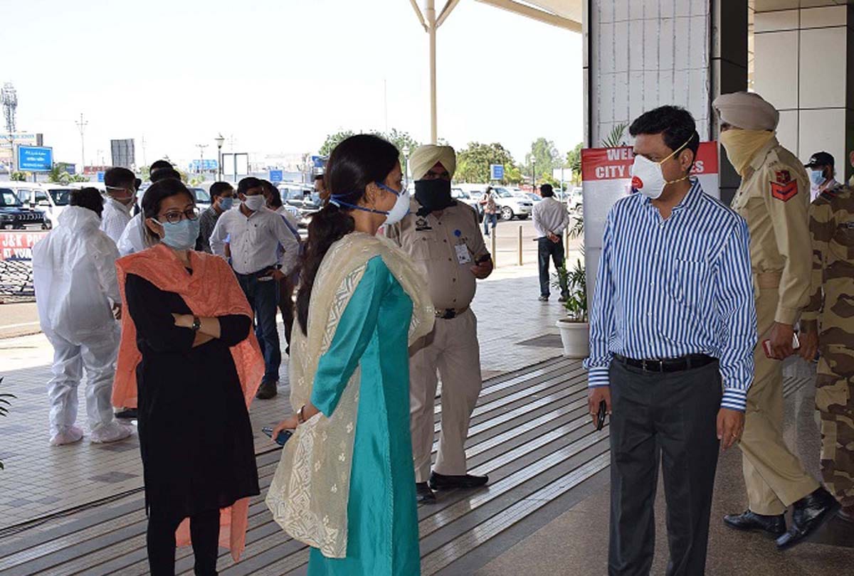 Eight flights arrived on first day in Jammu Kashmir, all passengers were quarantined