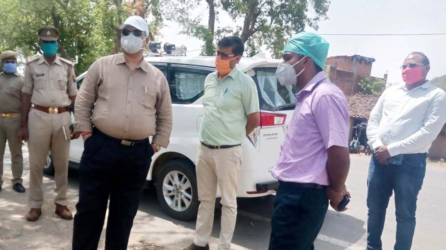 dm meets corona worriors in chitrakoot
