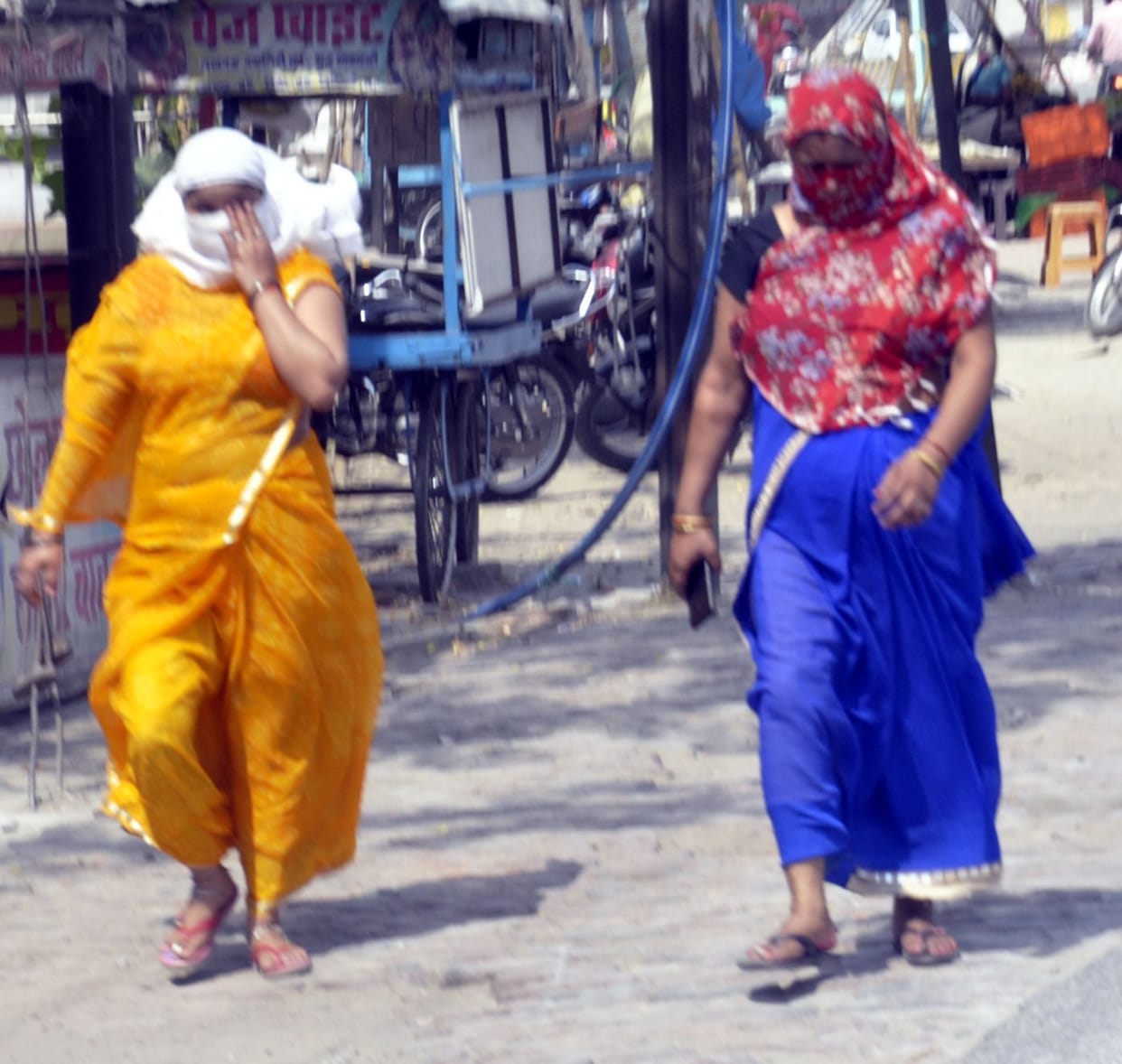 garmi ne dikhaye tevar