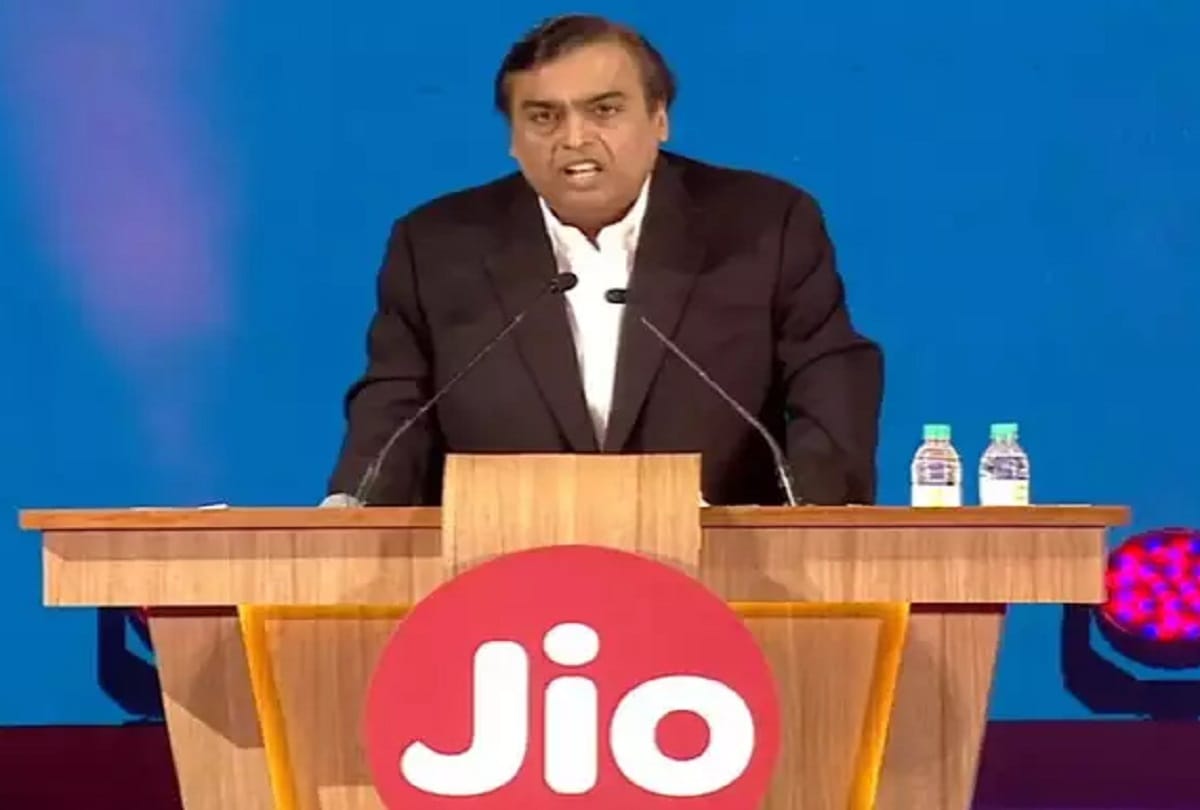 Jio launches mobile services in 22 international flights, offers three plans