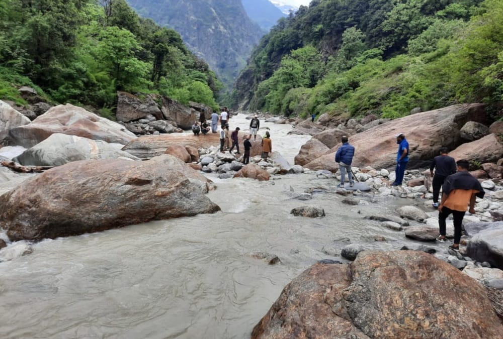 Search Operation For Two villagers missing after falls into river in Pithoragarh Darma Ghati