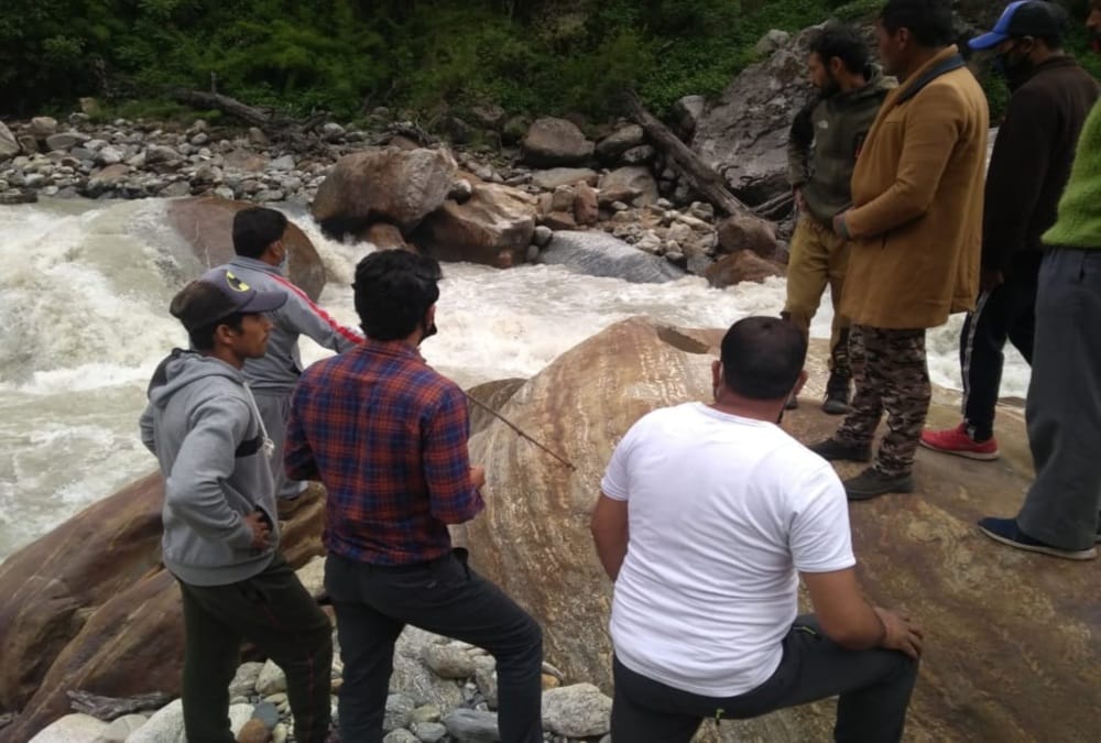 Search Operation For Two villagers missing after falls into river in Pithoragarh Darma Ghati