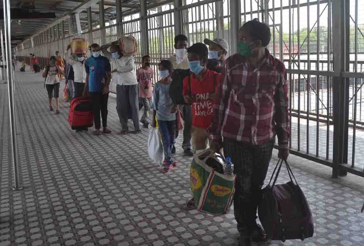 Workers are traveling in severe heat
